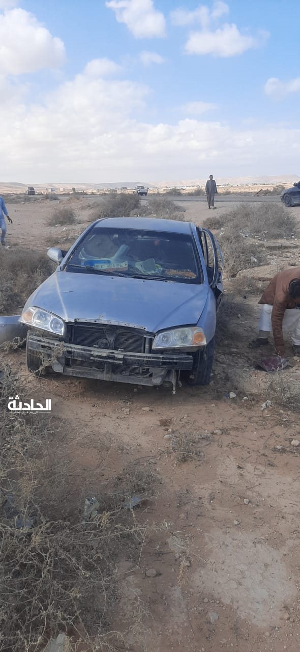 حادثي انقلاب سيارة ملاكي وتصادم أخرى