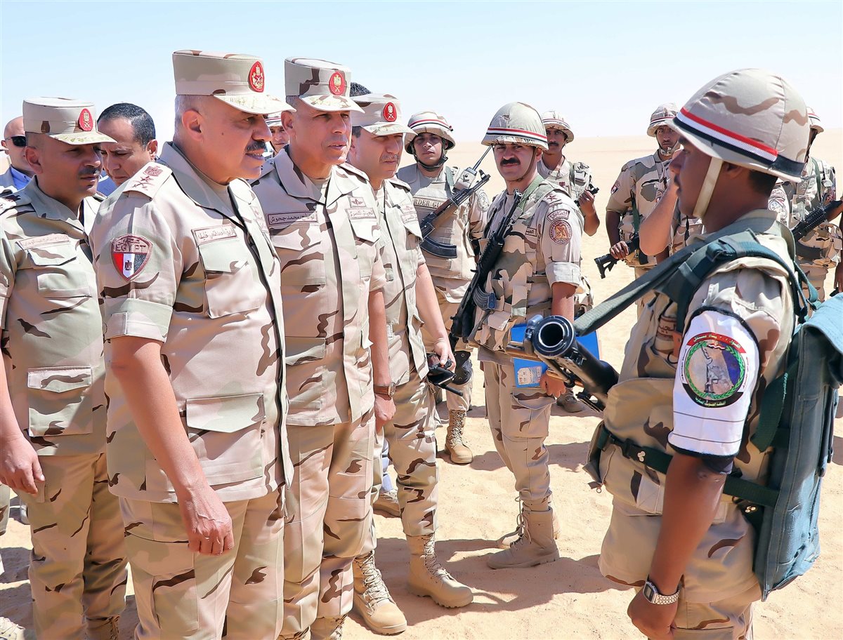 رئيس أركان حرب القوات المسلحة يتفقد إجراءات التأمين على الاتجاه الاستراتيجي الجنوبي