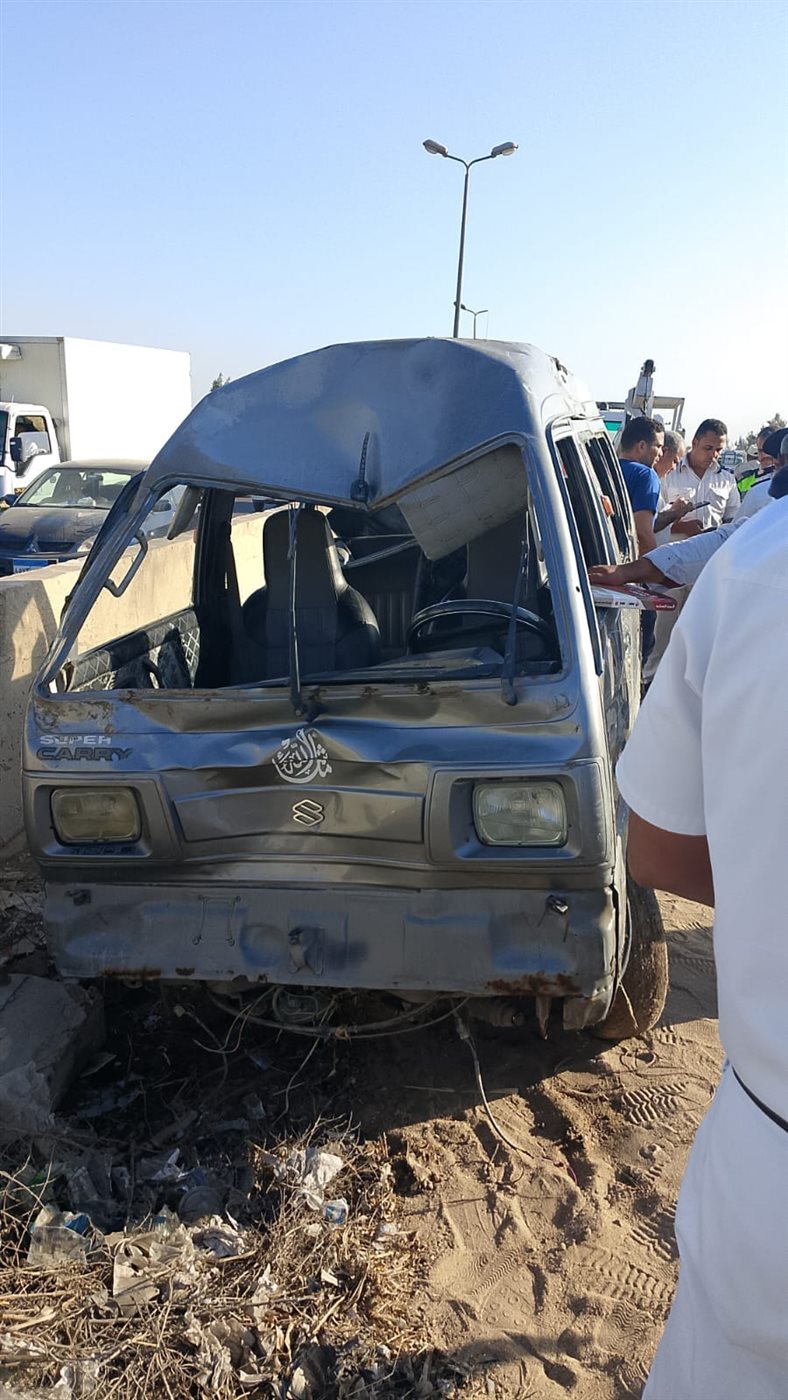 غرق سيارة سوزوكي في الرياح بالمنوفية