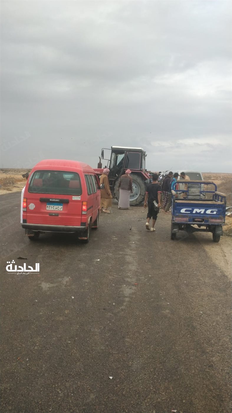 حادث تصادم ثمناية ونصف نقل بمطروح