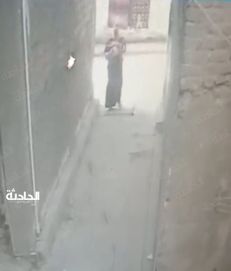 سيدة تعتدى بالضرب على حفيد زوجها