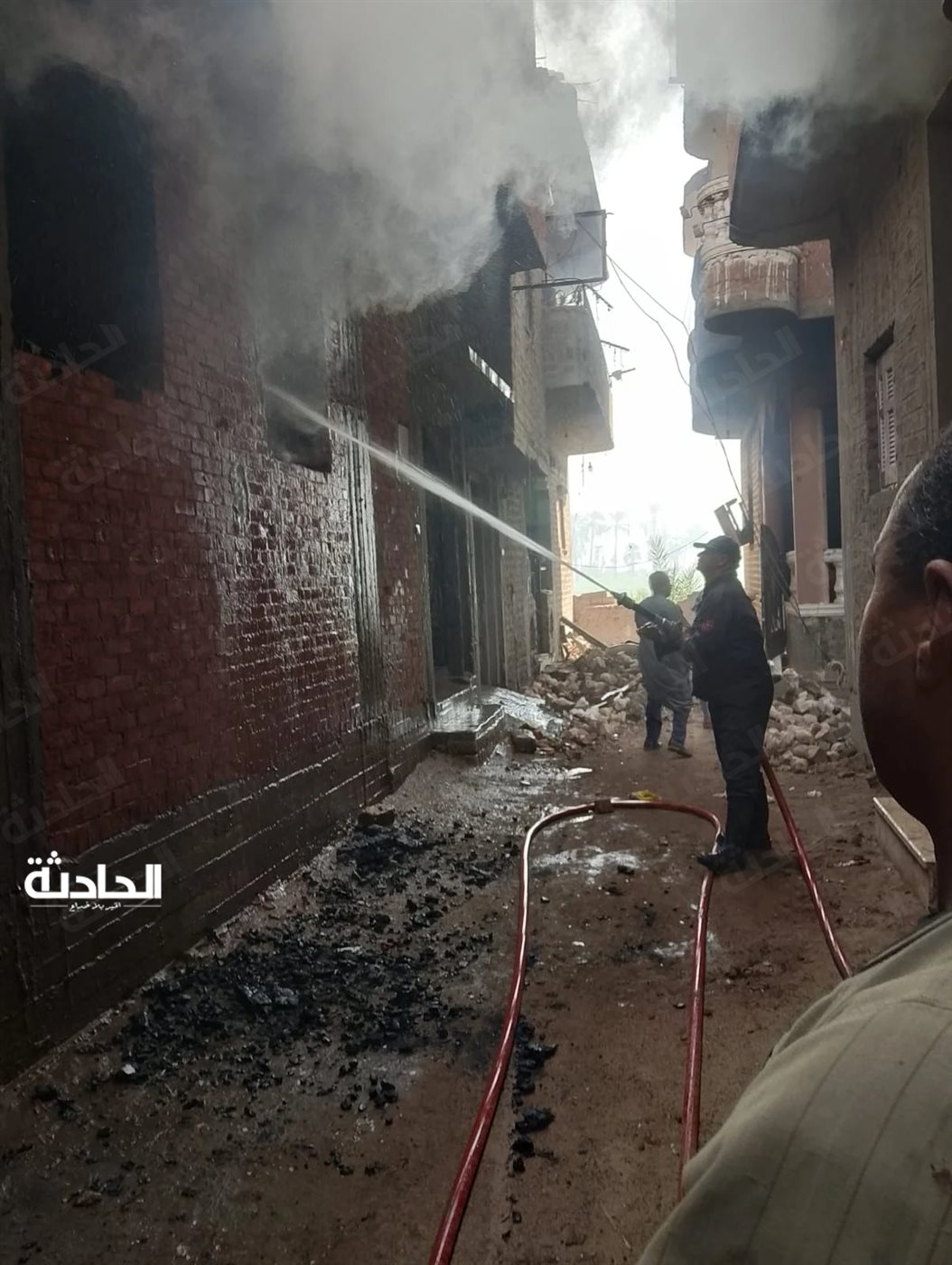 حريق يلتهم منزل مكون من 4 طوابق في أسيوط